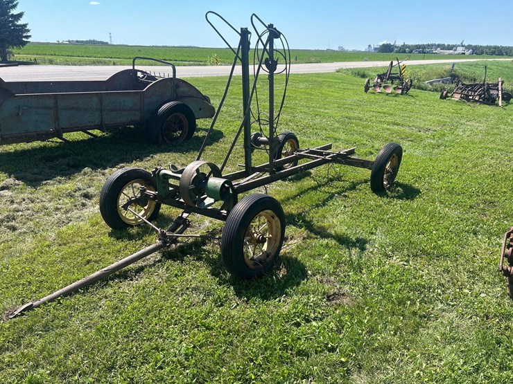 antique-john-deere-hoist-image-1