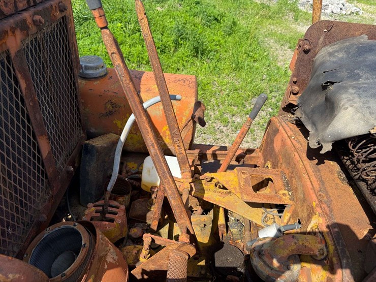 caterpillar-d4-air-compressor-tractor-image-12
