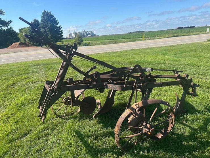 john-deere-plow-image-2