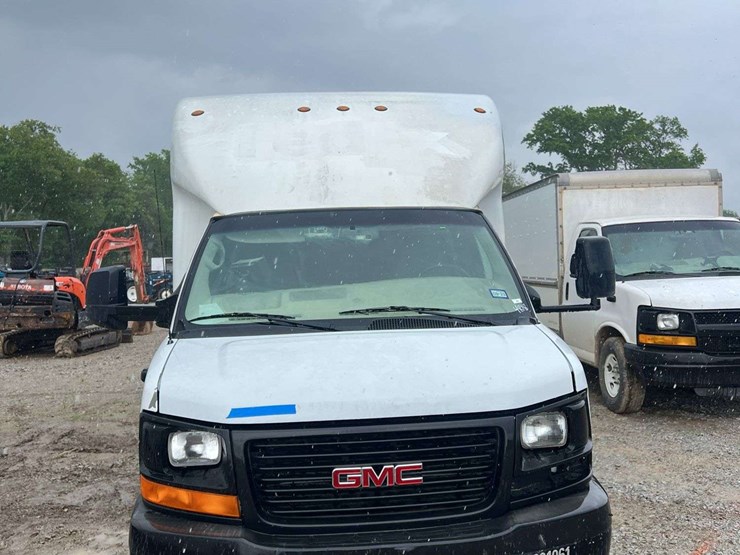 2011-gmc-3500-image-6
