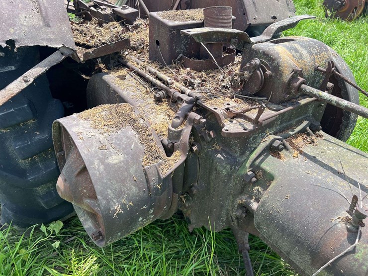 john-deere-unstyled-model-d-image-18