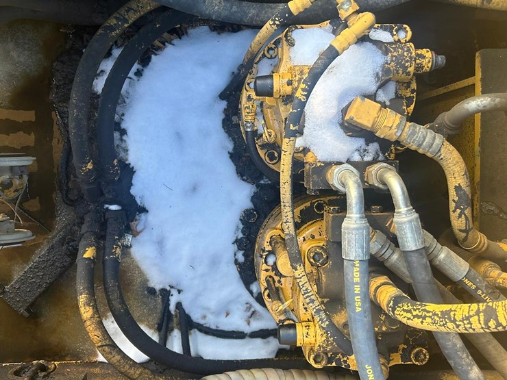 2005-deere-450-lc-image-40