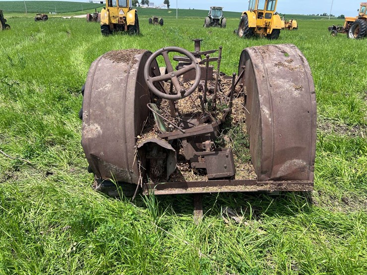 john-deere-unstyled-model-d-image-5