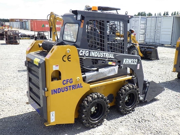 2025-cfg-krw232-skid-steer-loader-image-3