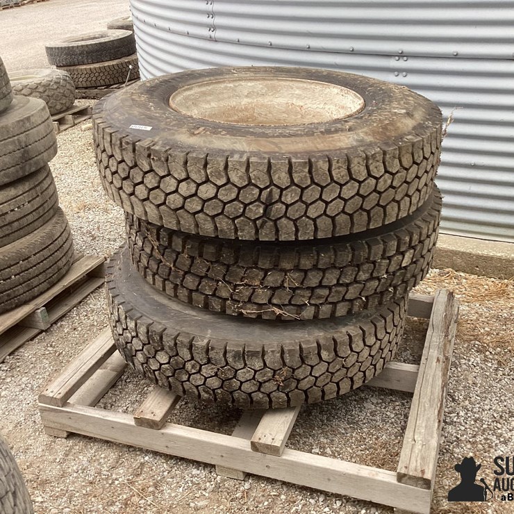 11R22.5 Tires & Rims