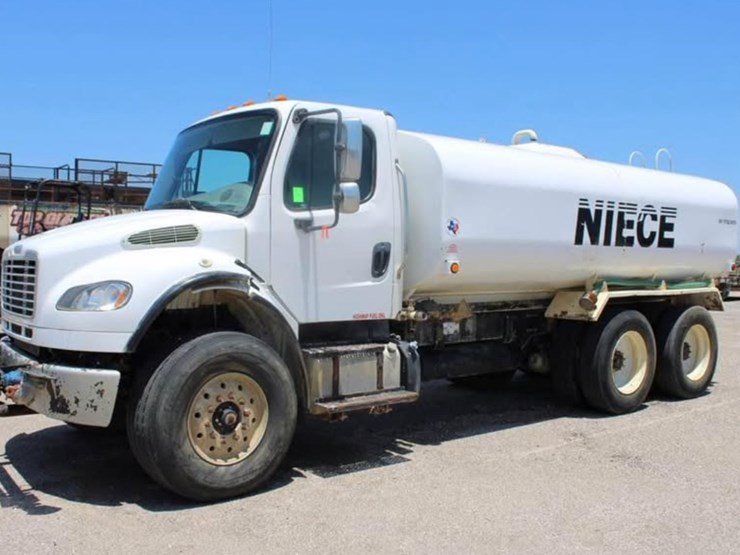 #2212-•-2019-freightliner-water-truck-image-1