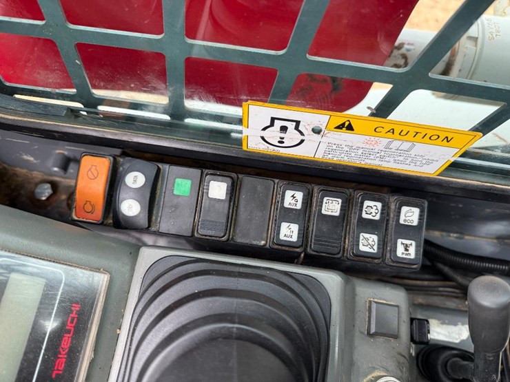 2015-takeuchi-tl12-image-35