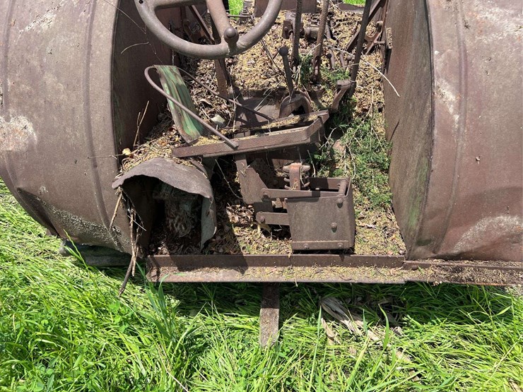 john-deere-unstyled-model-d-image-26