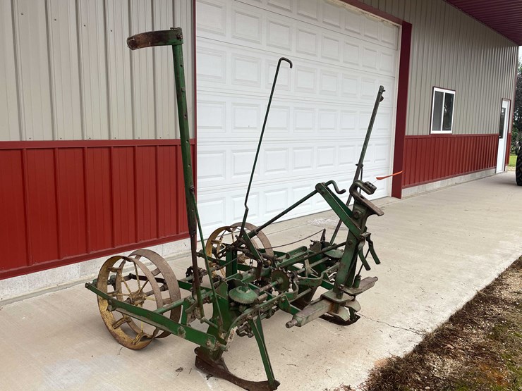#6695-•-vintage-john-deere-farm-equipment-image-2
