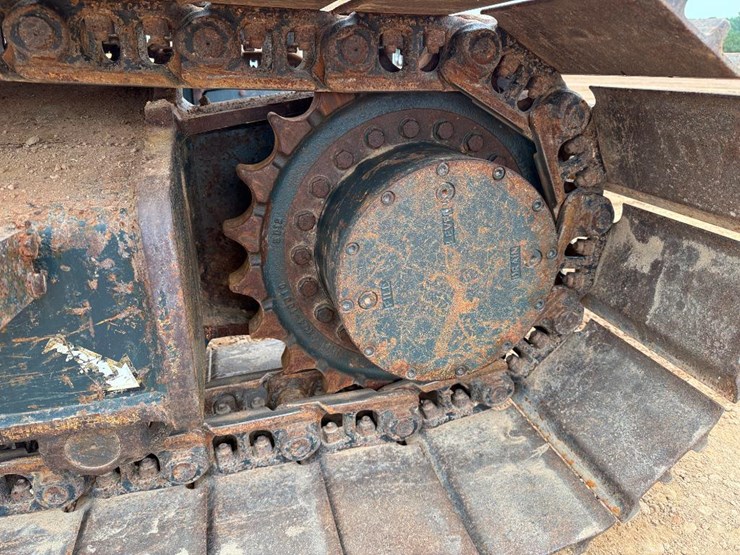 2013-hyundai-hx145-lcr-image-11