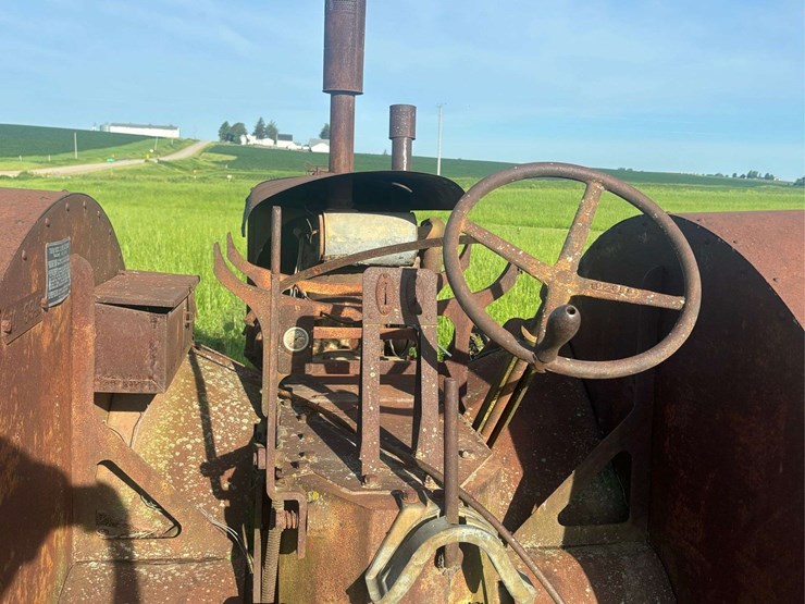 huber-4-cylinder-tractor-image-50