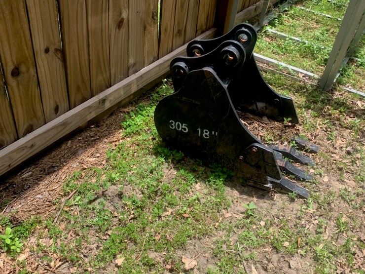 caterpillar-305-image-1