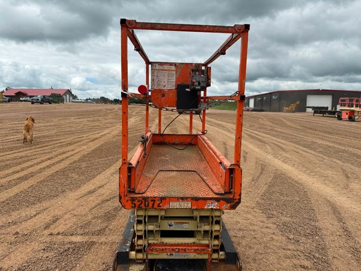 2017-jlg-1932r-image-14
