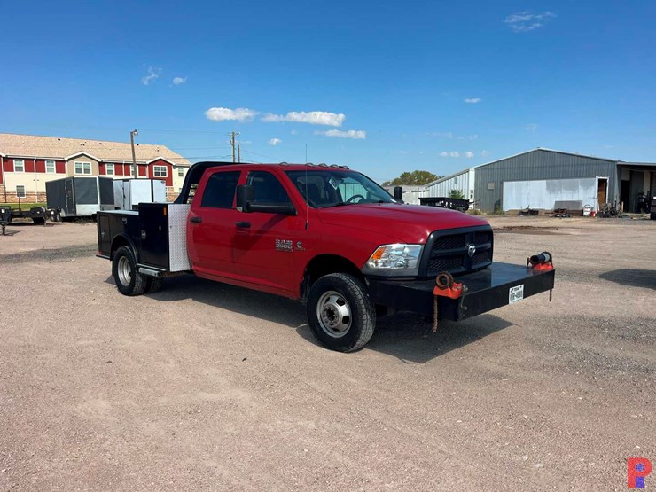 2018-dodge-ram-3500-image-2