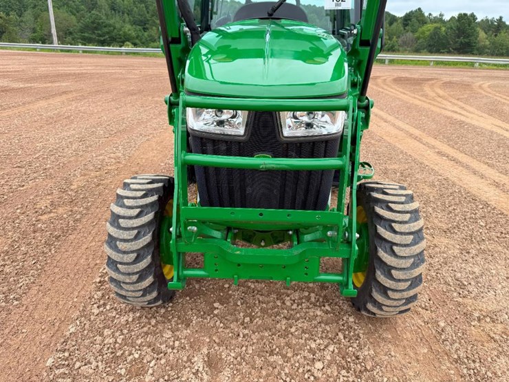 2020-john-deere-3033r-image-25