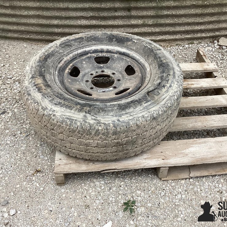 275/70R18 Tire & Rim