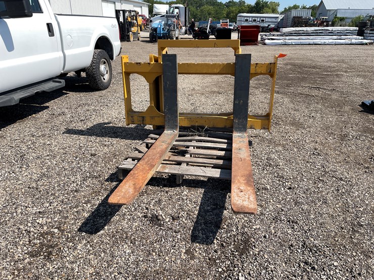 #6341-•-john-deere-worksite-loader-forks-image-5