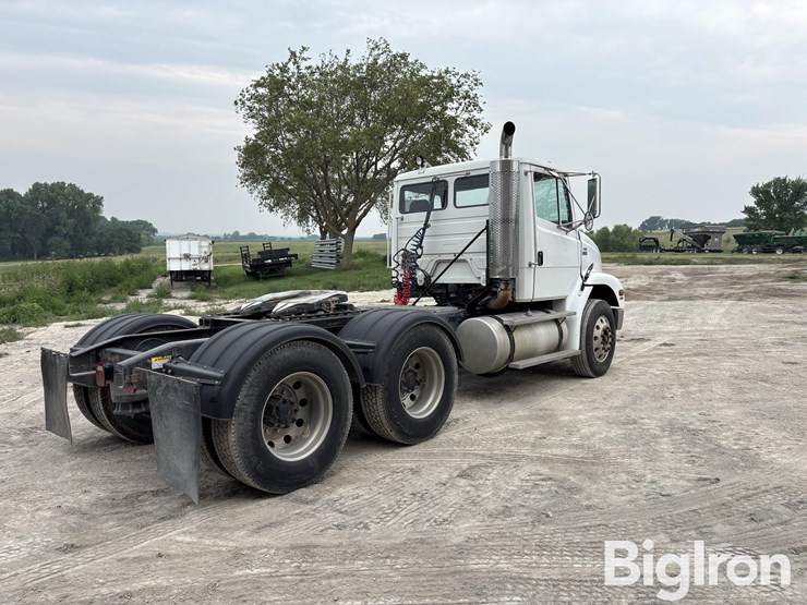 2000-freightliner-fl112-image-5