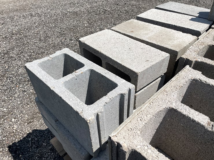 #6339-•-approx.-(30)-cinder-blocks-image-7