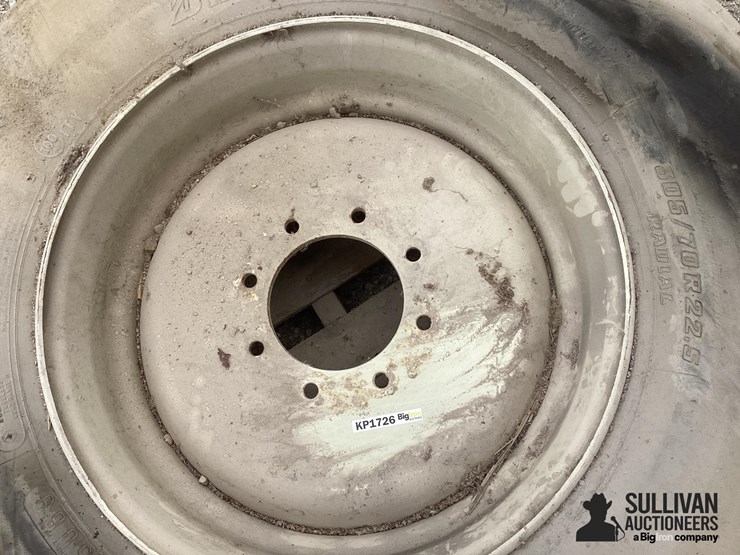 305/70r22.5-tire-&-rim-image-12