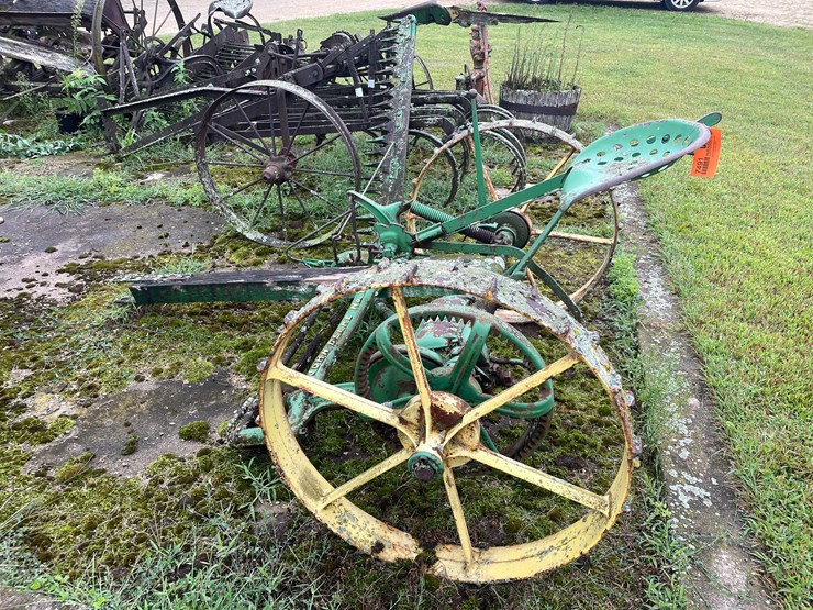 #7491-•-antique-john-deere-mower-image-9