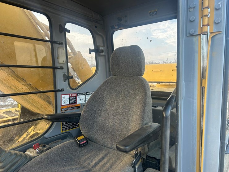 2005-deere-450-lc-image-64