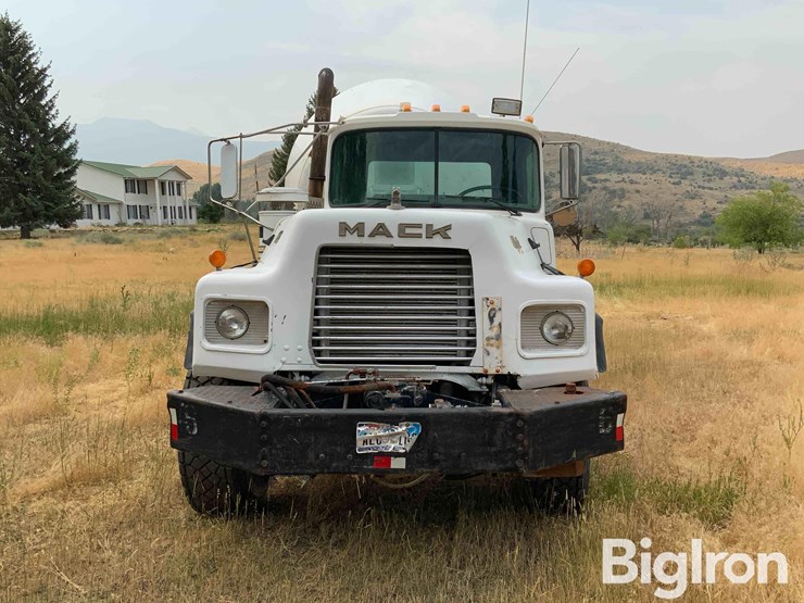 1996-mack-dm600sx-t/a-transit-mixer-truck-image-2