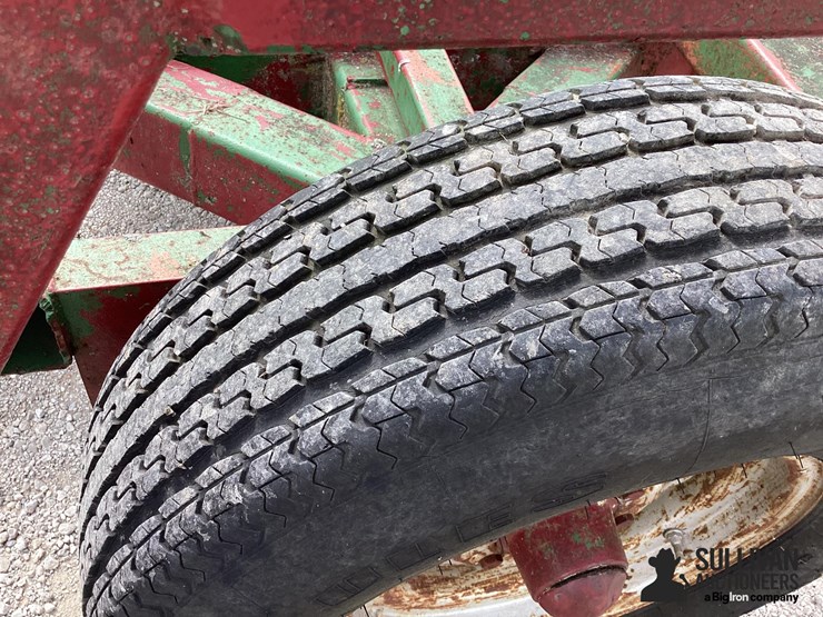 6-bale-gooseneck-hay-trailer-image-17