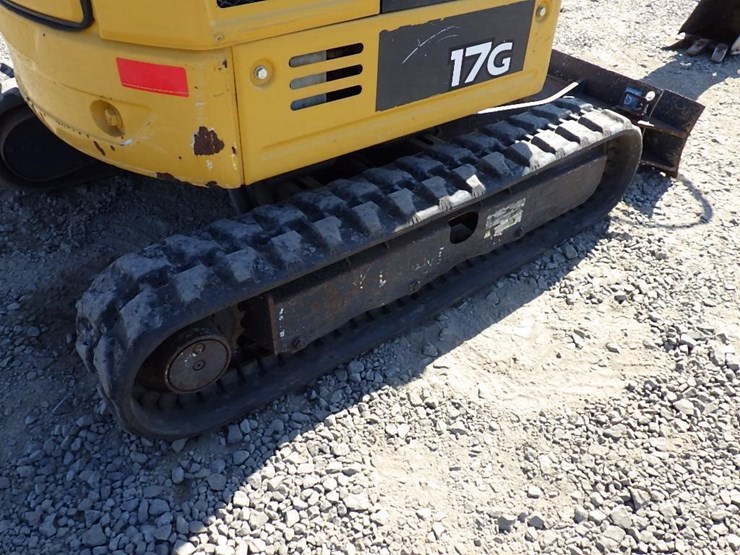 2019-deere-17g-image-37