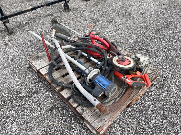 #6329-•-pallet-of-misc.-garden-tools-image-3