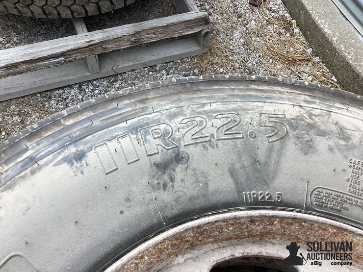 11r22.5-tires-&-rims-image-11