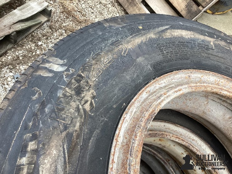11r22.5-tires-&-rims-image-11