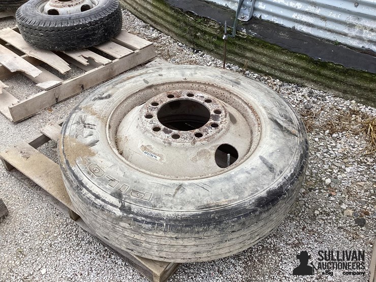 275/80r24.5-tire-&-rim-image-9