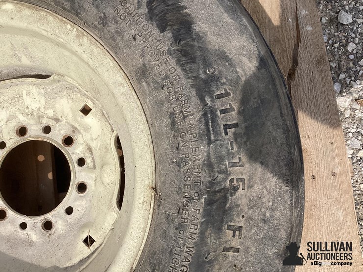 11l-15-tire-&-rim-image-12