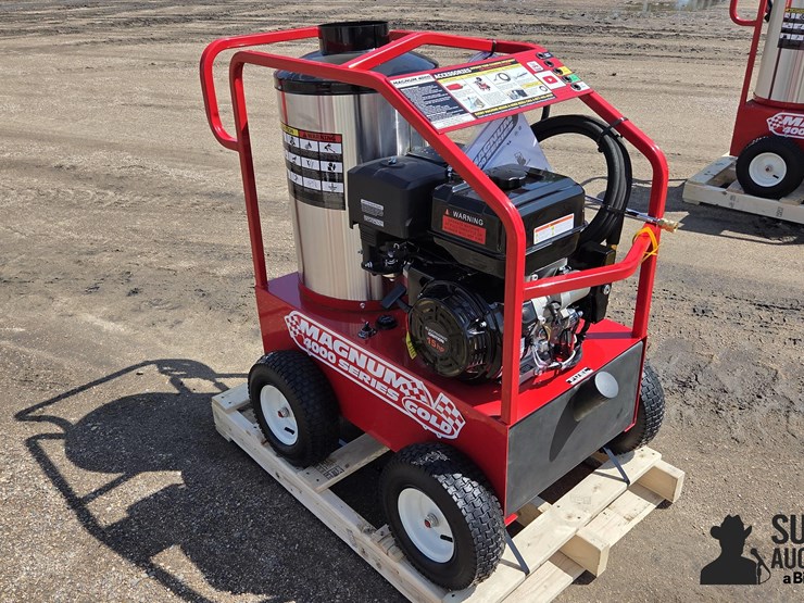 2025-magnum-4000-series-hot-water-pressure-washer-image-2