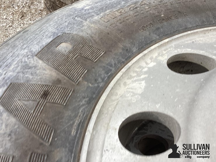 11r24.5-tires-&-rims-image-16