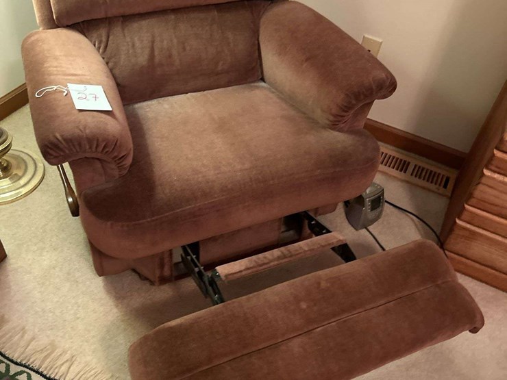 la-z-boy-recliner-and-lamp-image-6