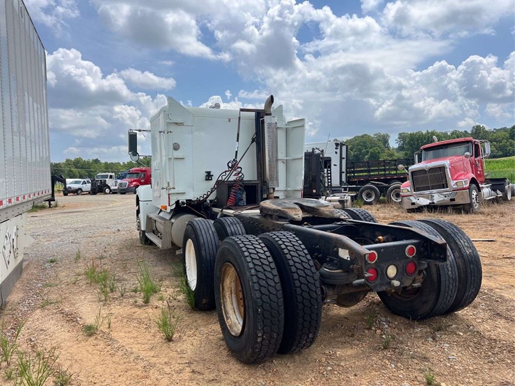 1996-freightliner-t/a-sleeper-semi-truck-*inop-image-2
