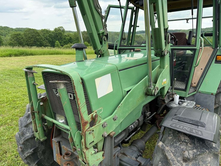 one-owner-fendt-305-lsa-with-loader-image-12