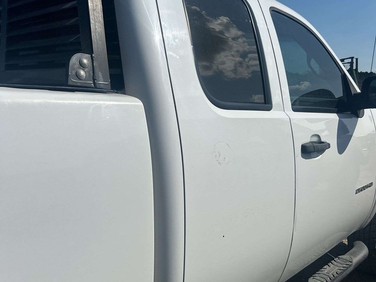 2011-chevy-2500-ext-cab-4x4-pickup-image-21