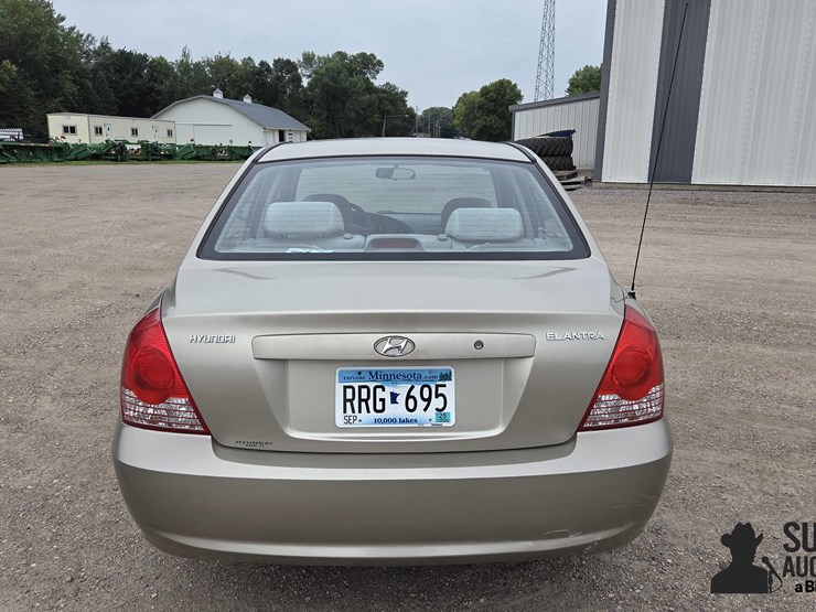 2005-hyundai-elantra-4-door-sedan-image-6