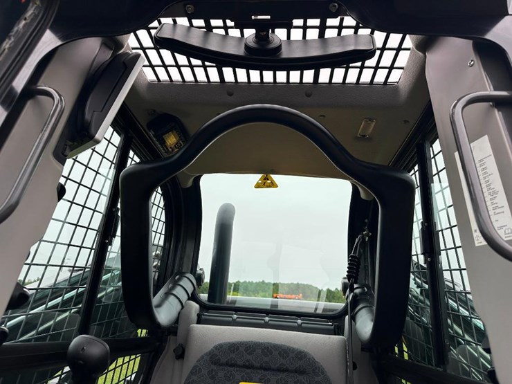 2021-new-holland-l334-image-27