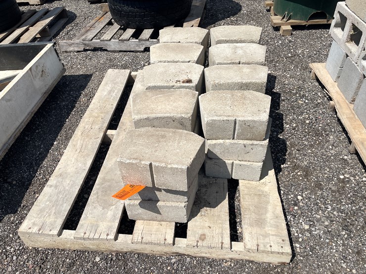 #6338-•-(27)-landscaping-stones/blocks-image-1
