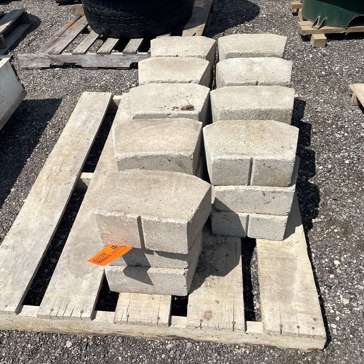#6338 • (27) Landscaping Stones/Blocks
