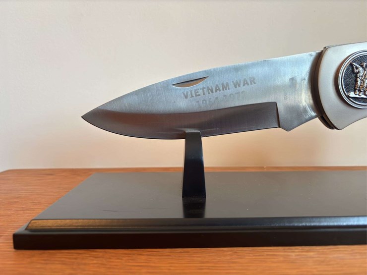 giant-vietnam-war-pocket-knife-on-stand-image-3