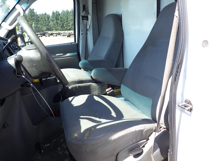 2006-utility-van-image-30