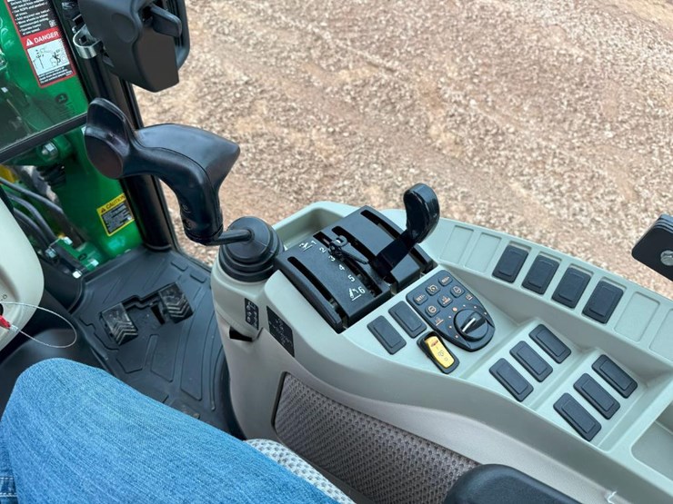 2020-john-deere-3033r-image-48