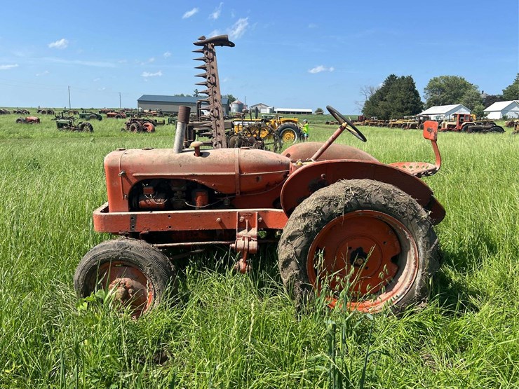 allis-chalmers-with-sickle-mower-image-2