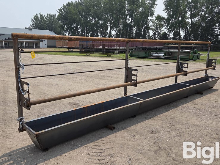 24'-free-standing-panel-w/-feed-trough-image-3