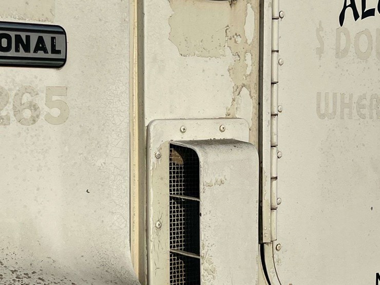 international-semi-with-flatbed-image-23